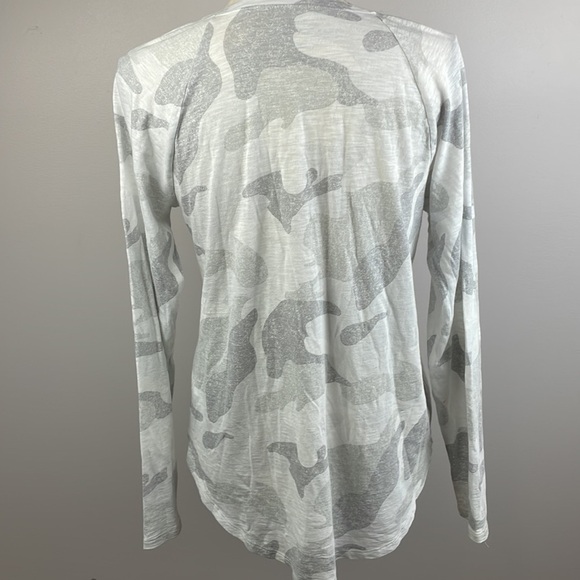 Hollister Must Have Collection M Long Sleeve Shirt White/Gray Soft and Comfy - Picture 8 of 10